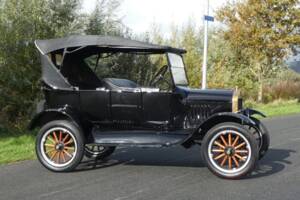 Image 6/41 of Ford Model T Touring (1925)
