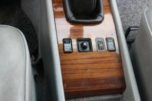Immagine 8/13 di Mercedes-Benz 230 E (1986)