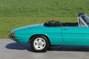 Image 19/50 of Alfa Romeo 1750 Spider Veloce (1969)