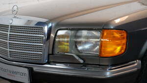 Immagine 7/31 di Mercedes-Benz 500 SEL (1987)