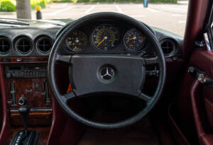 Image 15/23 of Mercedes-Benz 380 SL (1985)
