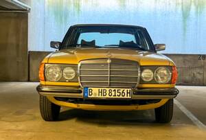Image 2/139 of Mercedes-Benz 240 D (1978)