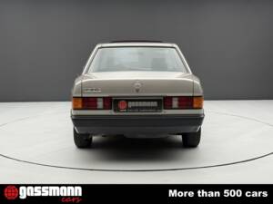 Bild 8/15 von Mercedes-Benz 190 E (1985)