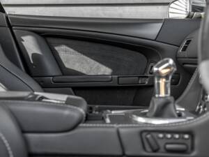 Image 25/77 of Aston Martin DBS (2009)