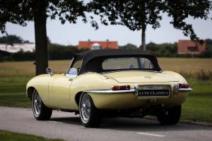 Image 5/35 de Jaguar E-Type (1967)