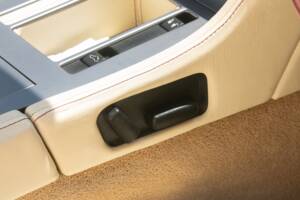 Image 45/52 of Aston Martin DB 9 Volante (2006)