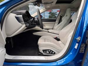 Bild 14/20 von Porsche Panamera Turbo Sport Turismo (2019)