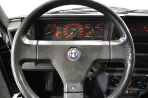 Bild 26/34 von Alfa Romeo 75 2.0 Twin Spark (1988)