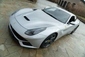 Image 11/50 of Ferrari F12berlinetta (2013)