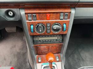 Bild 13/27 von Mercedes-Benz 500 E (1992)