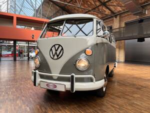 Image 2/36 of Volkswagen T1 minibus (1963)