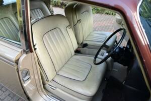 Image 20/50 of Rolls-Royce Silver Shadow II (1977)