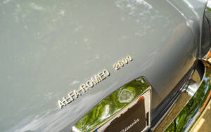 Image 38/77 of Alfa Romeo 2600 Spider (1963)