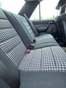 Bild 26/39 von Mercedes-Benz 190 E 1.8 (1992)