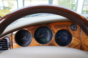 Image 41/50 of Jaguar XKR (2001)