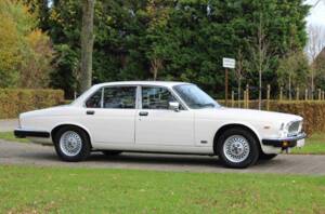 Bild 56/68 von Jaguar XJ 6 4.2 (1985)