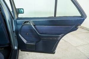 Bild 34/50 von Mercedes-Benz 230 E (1985)