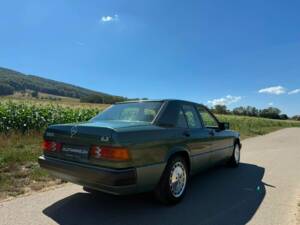 Bild 17/21 von Mercedes-Benz 190 E 2.3 (1991)