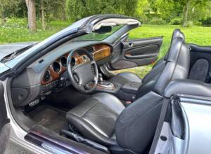 Image 18/28 de Jaguar XKR (2002)