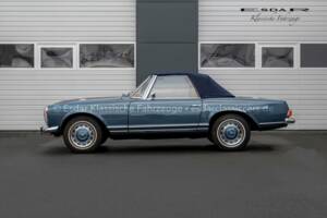 Afbeelding 6/41 van Mercedes-Benz 280 SL (1969)