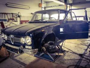 Bild 24/30 von Alfa Romeo Giulia 1.6 Super (1973)