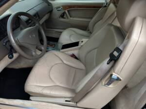 Immagine 9/22 di Mercedes-Benz SL 500 (2001)