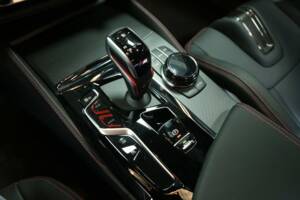 Image 26/50 of BMW M5 xDrive (2022)