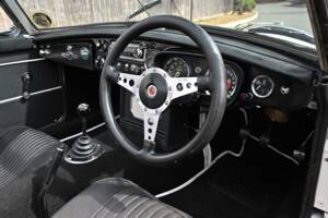 Image 44/50 of MG MGB (1972)