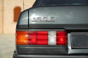 Imagen 13/45 de Mercedes-Benz 190 E (1989)