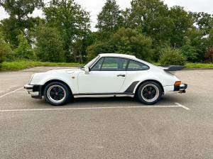 Imagen 8/18 de Porsche 911 Carrera 3.2 (WTL) (1985)