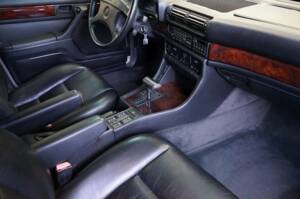 Bild 17/33 von BMW 750i (1991)