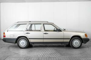 Bild 10/50 von Mercedes-Benz 230 TE (1987)