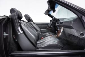 Image 24/37 of Mercedes-Benz SL 320 (1993)