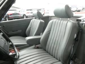 Image 11/25 of Mercedes-Benz 560 SL (1989)