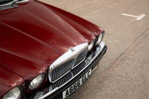 Image 16/50 of Daimler Double Six (1983)