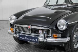 Image 19/50 of MG MGC GT (1969)