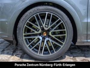 Bild 12/50 von Porsche Cayenne GTS (1900)
