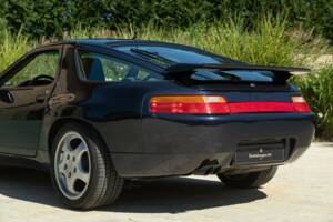 Afbeelding 21/50 van Porsche 928 GTS (1992)