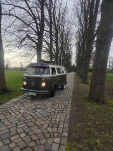 Bild 12/13 von Volkswagen T2b Deluxe (1979)