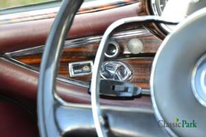 Image 28/50 of Mercedes-Benz 250 SE (1966)