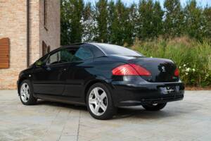 Bild 8/50 von Peugeot 307 CC 2.0i (2004)