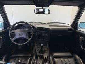 Immagine 29/50 di BMW 325i Touring (1992)