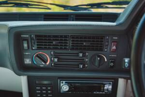 Image 31/34 of BMW 635 CSi (1989)