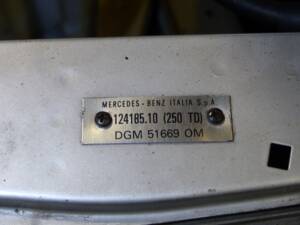 Imagen 72/72 de Mercedes-Benz 250 TD (1991)