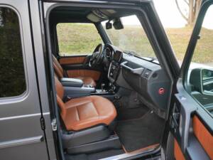 Image 16/38 of Mercedes-Benz G 500 (LWB) (2016)