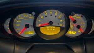 Image 13/17 of Porsche 911 Carrera 4S (2004)