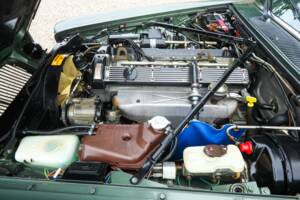 Image 4/50 of Jaguar XJ 6 4.2 (1985)
