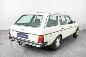 Bild 25/50 von Mercedes-Benz 230 TE (1984)