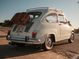 Image 4/8 of SEAT 600 E (1972)