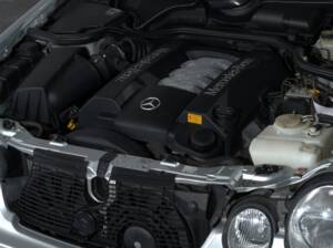 Afbeelding 17/34 van Mercedes-Benz E 430 4MATIC (2001)